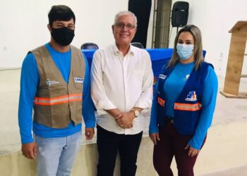 Profissionais da Atenção Básica de Tuparetama recebem kits com novos fardamentos