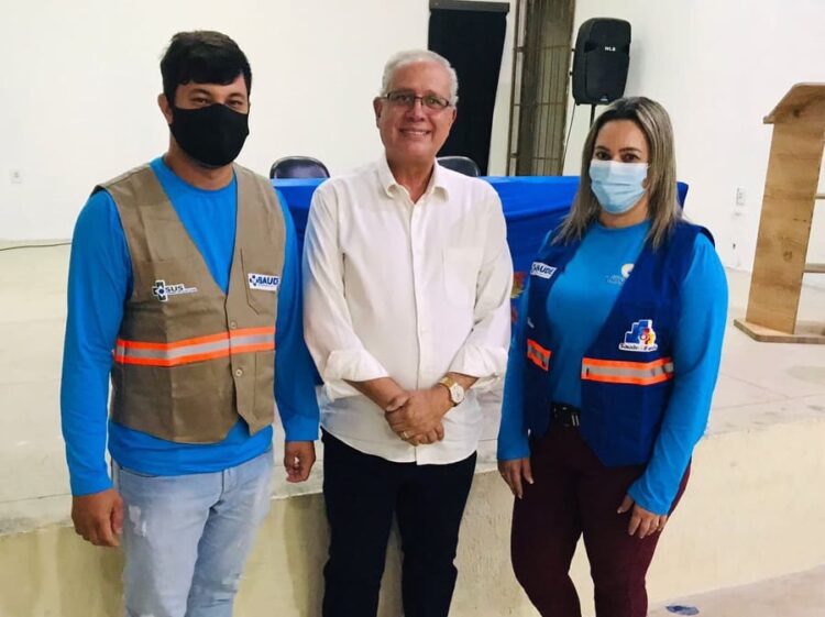 Profissionais da Atenção Básica de Tuparetama recebem kits com novos fardamentos