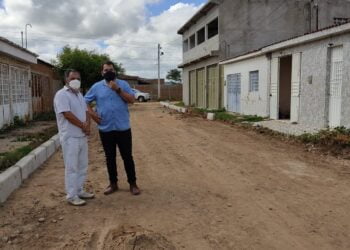 Anchieta Patriota visita mais uma rua que será pavimentada no Bela Vista