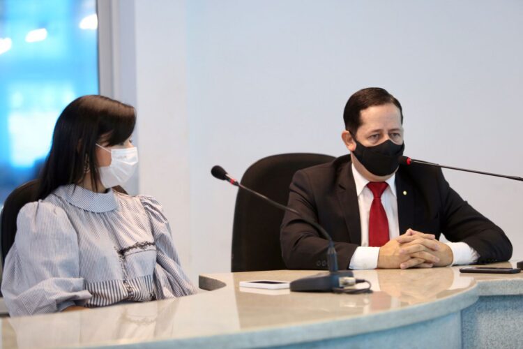 Promotor faz provocação a Prefeitos para adoção de medidas preventivas mais rígidas em razão do aumento de casos de COVID-19 e da Gripe na Região