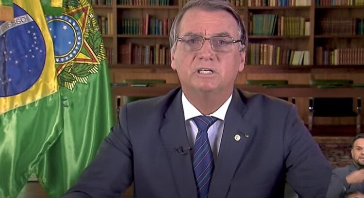 Bolsonaro critica governadores e passaporte da vacina