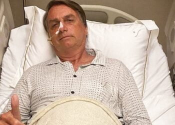 Bolsonaro tem sonda retirada, mas segue sem previsão de alta