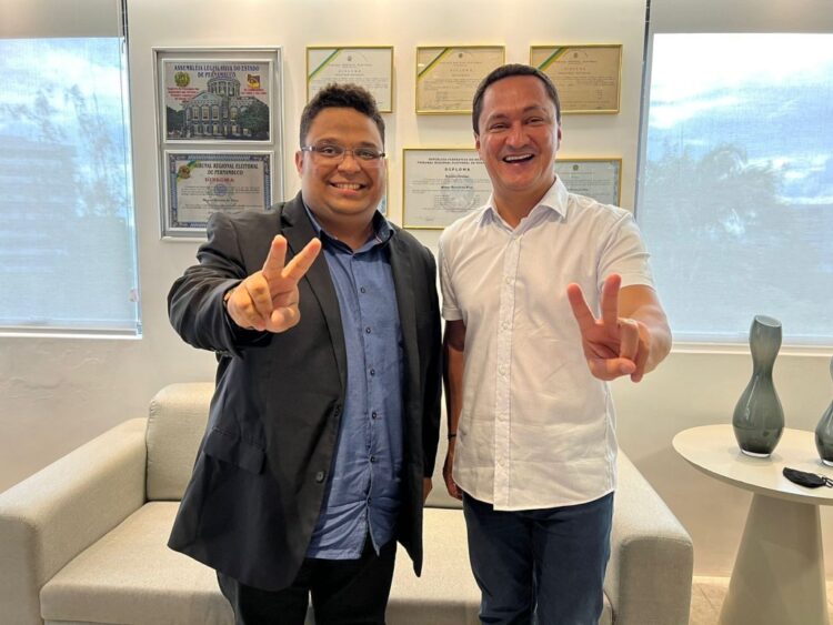 De Sertânia, Tiago Medeiros lança pré-candidatura a deputado estadual e fará dobradinha com André Ferreira