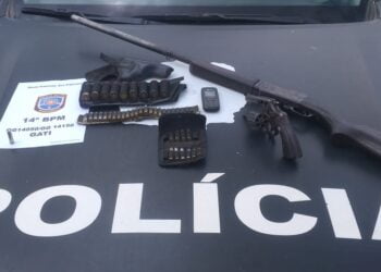Homem é detido com armas e munições após perseguição em Serra Talhada