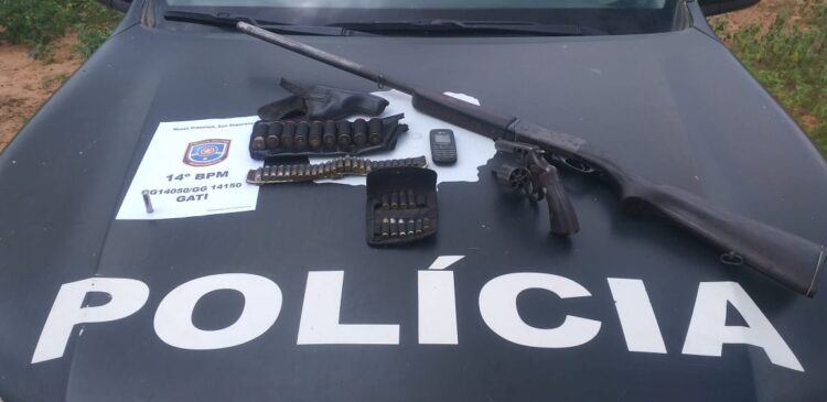 Homem é detido com armas e munições após perseguição em Serra Talhada