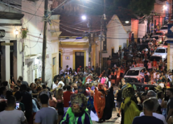 População ignora restrições e volta a festejar em Olinda