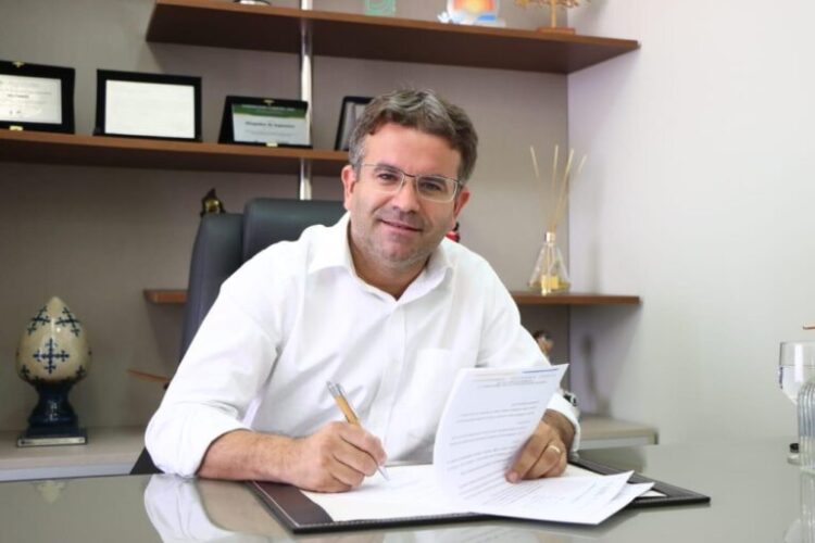 Prefeitura de Afogados vai atualizar piso salarial dos servidores municipais