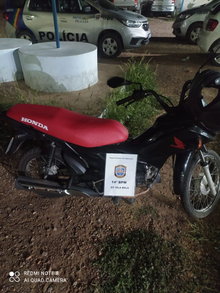 Polícia recupera veículo roubado em Serra Talhada