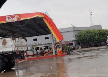 Chuvas com fortes ventos e granizo causam estragos e assustam em Carnaíba