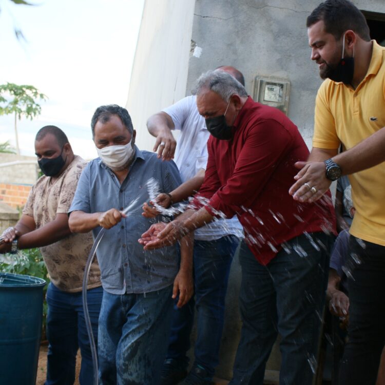 Anchieta Patriota inaugura sistema de abastecimento em Lagoa da Jurema; 31 famílias são beneficiadas com água nas torneiras