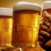 Consumo de cerveja pode aumentar chance de contrair covid-19, diz estudo