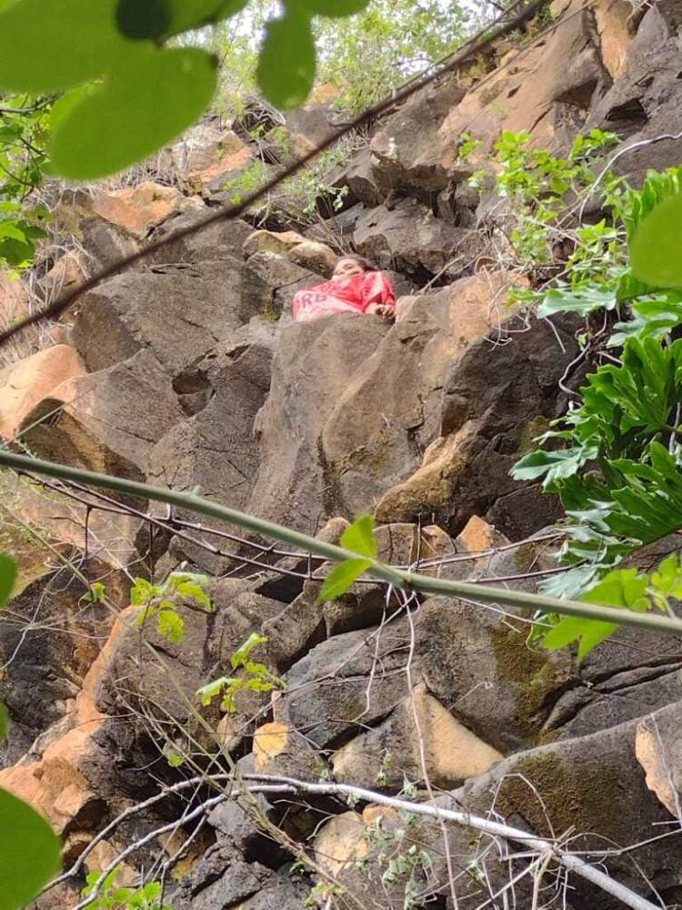 No Pajeú, Corpo de Bombeiros realiza resgate dramático de jovem presa na serra