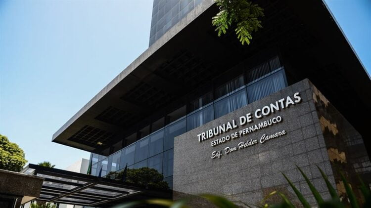 Iguaracy: TCE julga irregular Auditoria e imputa débito ao prefeito Zeinha Torres e integrantes da gestão