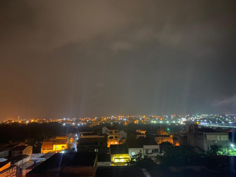 Confira belas imagens da noite chuvosa de 22/03, em Afogados da Ingazeira