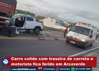 Carro colide com traseira de carreta e motorista fica ferido em Arcoverde