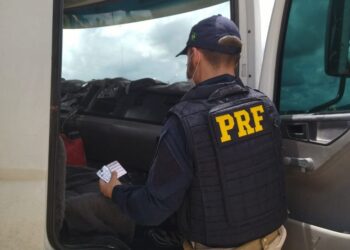 Motorista é autuado pelo porte de 26 comprimidos de “rebite” em Serra Talhada