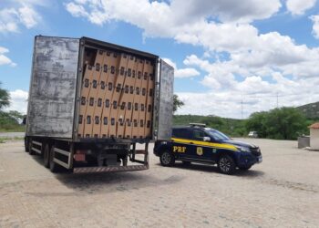 Carga ilegal de cigarros é apreendida pela PRF em Arcoverde