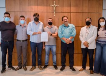 Prefeito Wellington Maciel sanciona Lei referente ao aumento no piso salarial dos professores municipais de Arcoverde