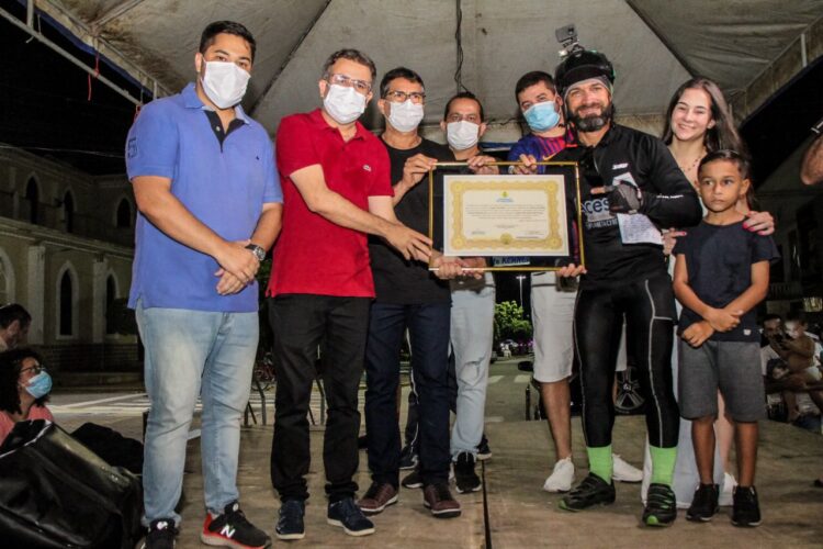 Prefeitura de Afogados homenageou ciclista Cláudio Kennedy