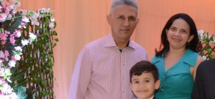 Adolescente que matou mãe e irmão e feriu pai diz que motivo do crime foi discursão por jogo virtual e cobranças por nota na escola