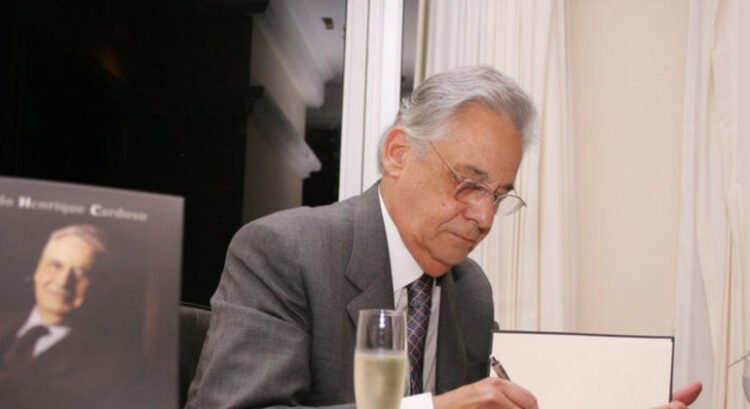 FHC passa por cirurgia após quebrar fêmur e se recupera bem, diz hospital