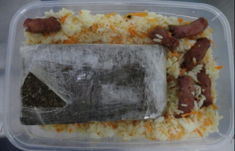 Mulher de detento esconde maconha dentro de marmita na Cadeia de Tabira