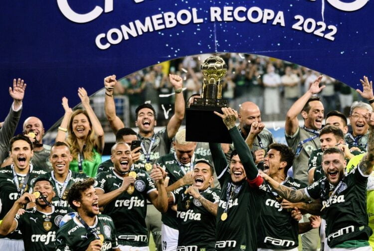 Palmeiras conquista a Recopa e levanta a oitava taça em oito anos