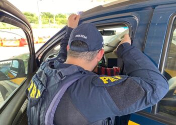 Menino de 9 anos é resgatado pela PRF na BR 232, em Serra Talhada