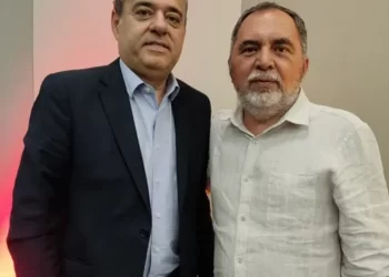 Danilo Cabral anuncia emendas para Carnaíba durante encontro com prefeito Anchieta Patriota