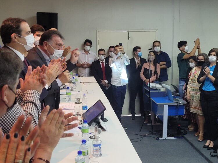 José Patriota é aplaudido de pé ao deixar presidência da Amupe