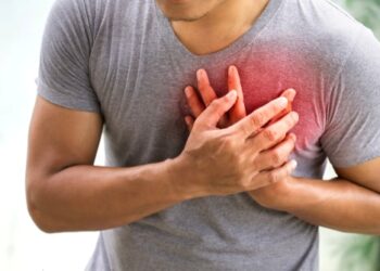 Homem de 20 anos é internado em UTI com problema pulmonar após masturbação