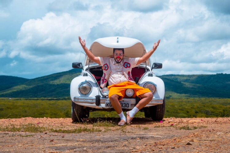 Mateus Abel lança seu primeiro espetáculo, Madalena, eu, Madalena