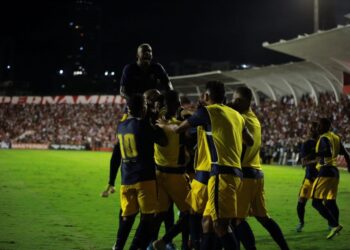 Retrô segura pressão, vence Náutico, e larga na frente na decisão do Pernambucano