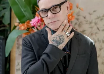 Cabeleireiro diz que interpretará Bolsonaro gay em desfile da Gaviões da Fiel; escola nega