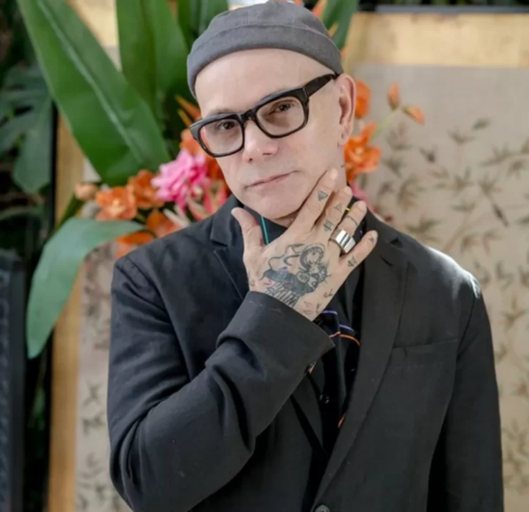 Cabeleireiro diz que interpretará Bolsonaro gay em desfile da Gaviões da Fiel; escola nega