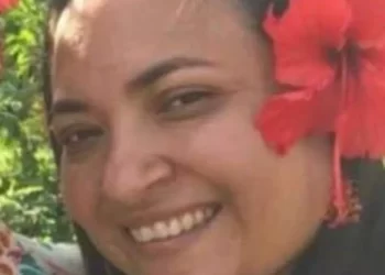 Aluno de 10 anos ateia fogo em professora dentro de escola