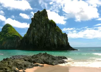 Turista é mordido por tubarão em praia de Fernando de Noronha