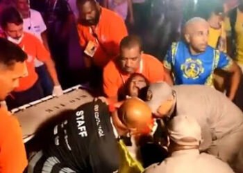 Vídeo: Mulher é imprensada por carro alegórico um dia depois da morte da menina Raquel