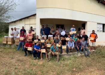 Prefeitura de Carnaíba entrega  certificados de conclusão do curso de Formação e Qualificação Profissional em Apicultura