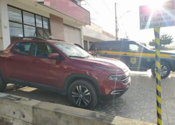 PRF recupera caminhonete com registro de apropriação indébita em Serra Talhada