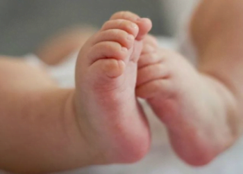 Bebê com sinais de estupro morre em Alagoas; Pais são presos