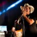 Cantor sertanejo Aleksandro, de dupla com Conrado, morre em acidente de ônibus