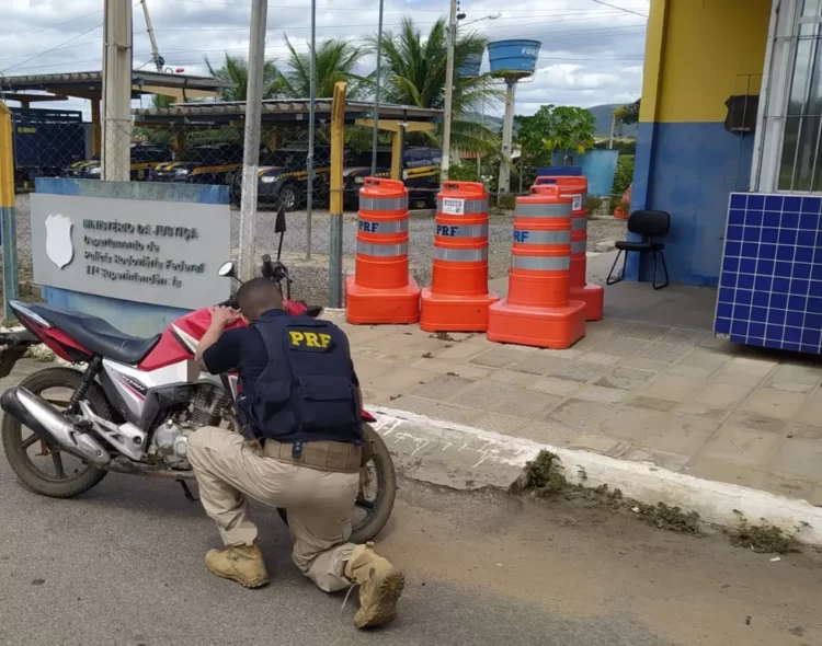 Polícia apreende moto clonada em Serra Talhada após denúncia de proprietária no Ceará