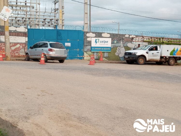 Motorista perde o controle de veículo e colide contra muro da subestação da Celpe, em Afogados