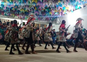 Grupo de Xaxado Bandoleiros de Solidão encantou o Arraial da Escola Municipal Anchieta Torres em Tuparetama