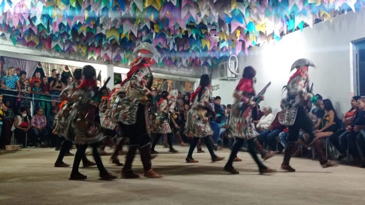 Grupo de Xaxado Bandoleiros de Solidão encantou o Arraial da Escola Municipal Anchieta Torres em Tuparetama