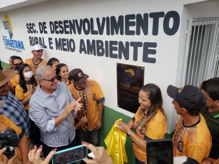 Tuparetama: com nova estrutura, Prefeito Sávio Torres reabre Feira do Gado e isenta os pecuaristas de pagarem a taxa do GTA por dois meses