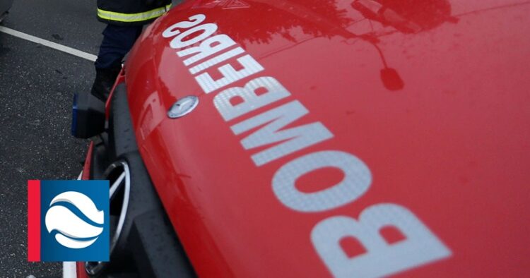 No Centro de Afogados, morador toma susto ao encontrar cobra em tubulação.