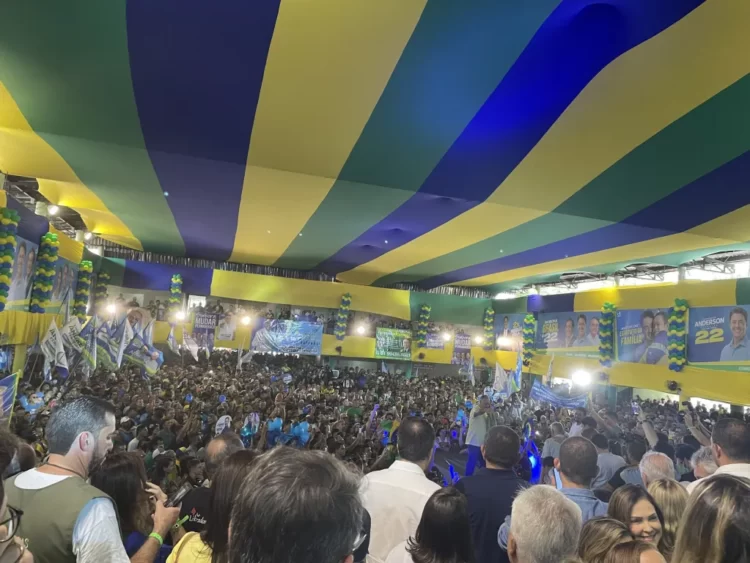 Convenção de Anderson Ferreira lota o Clube Português