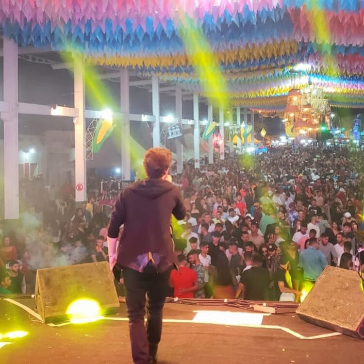 Tuparetama: público lota pátio de eventos na penúltima noite de festa